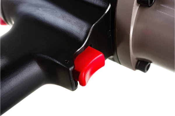 Пневмогайковерт CROWN CT38114 Пневмогайковерт CROWN CT38114