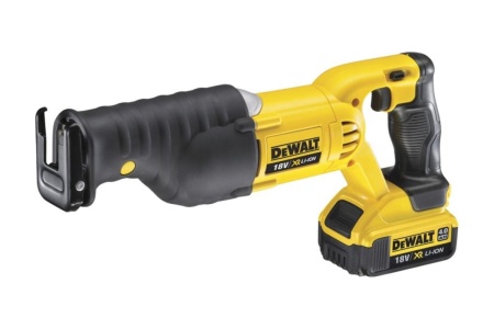 Сабельная пила DEWALT DCS380M2